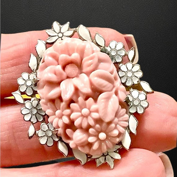 2 Vintage Signed Coro Pink Floral Molded Glass & White Enamel Flower Dress Clips - Picture 8 of 8